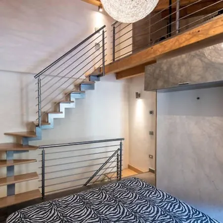 Apartment White&gold *