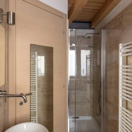 White&gold Apartment Desenzano del Garda