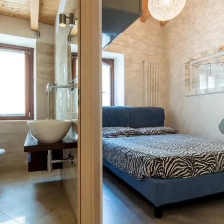 White&gold Apartment Desenzano del Garda